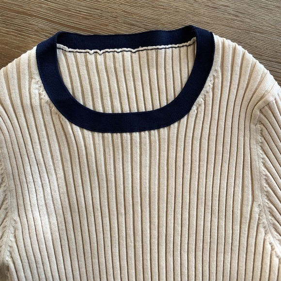 Edition10 Contrast Colored Bell Sleeved Sweater - Picture 7 of 8